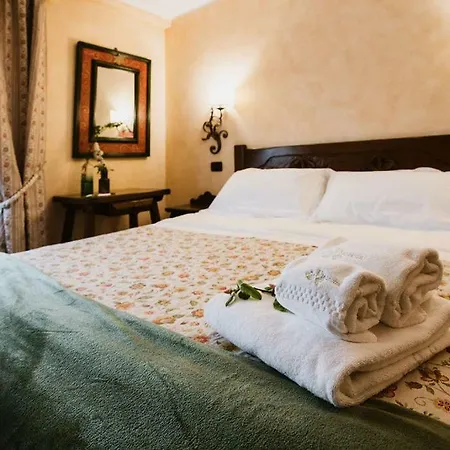 La Piazzetta & Breakfast Hotel