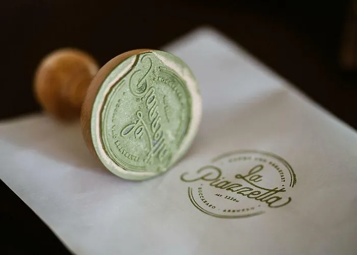 La Piazzetta & Breakfast Hotel