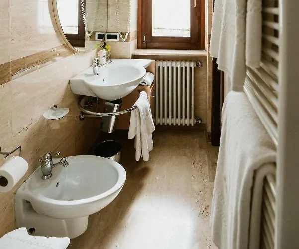 La Piazzetta & Breakfast Hotel