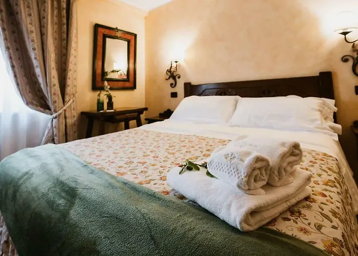 La Piazzetta & Breakfast Hotel